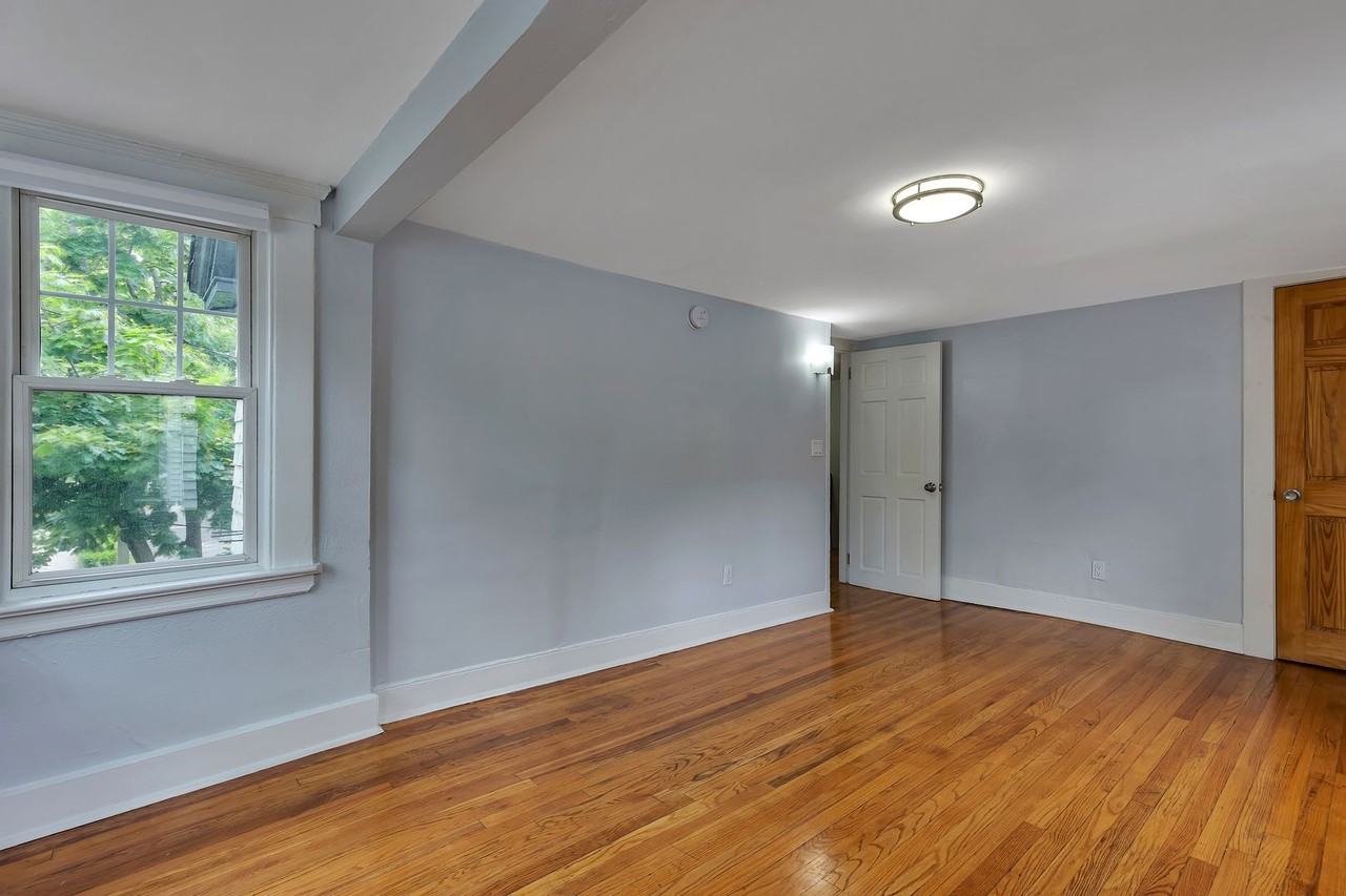 401 Crown Street - Photo 4 of 25