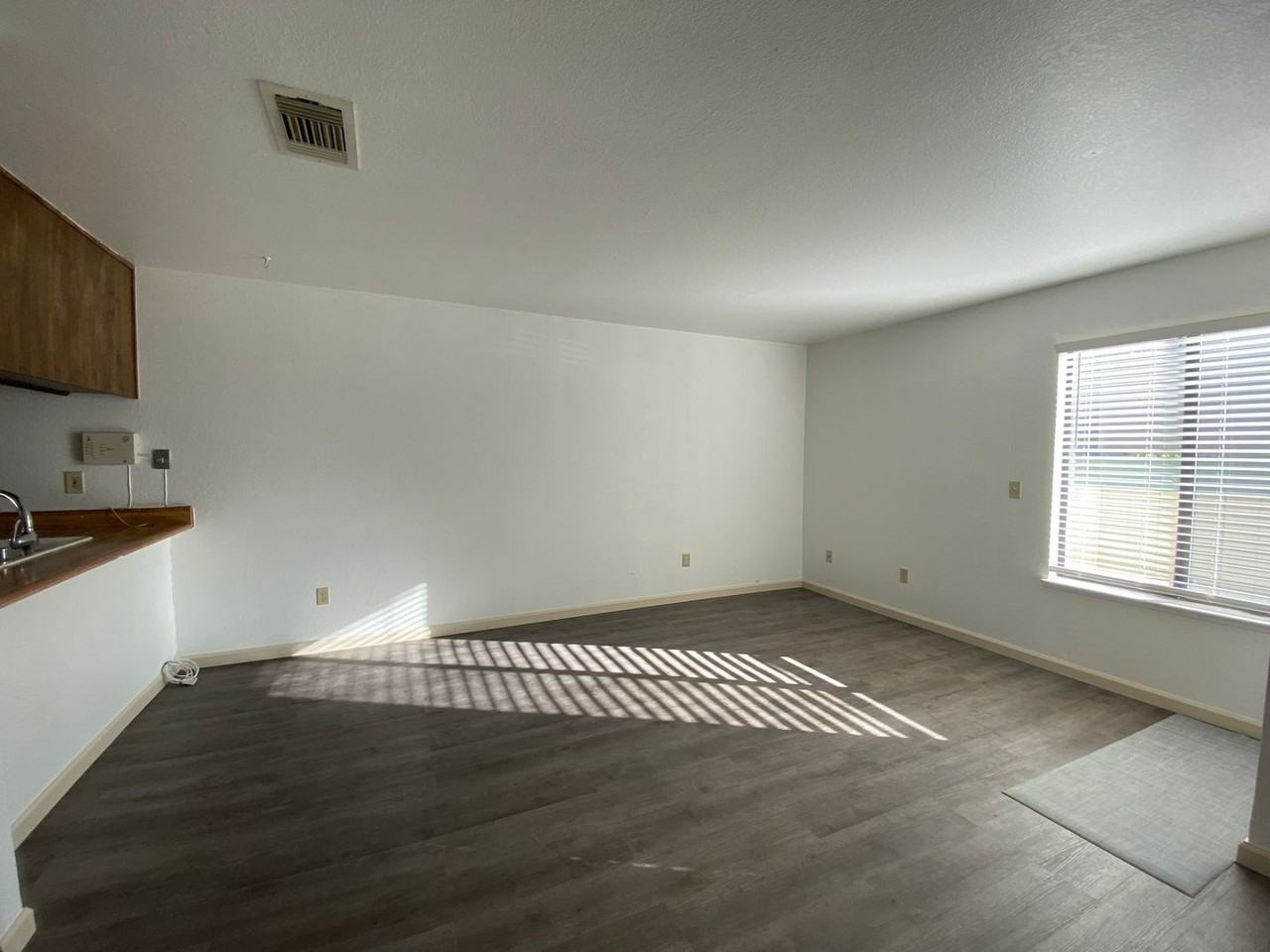 1930 Manor Place - Photo 2 of 12