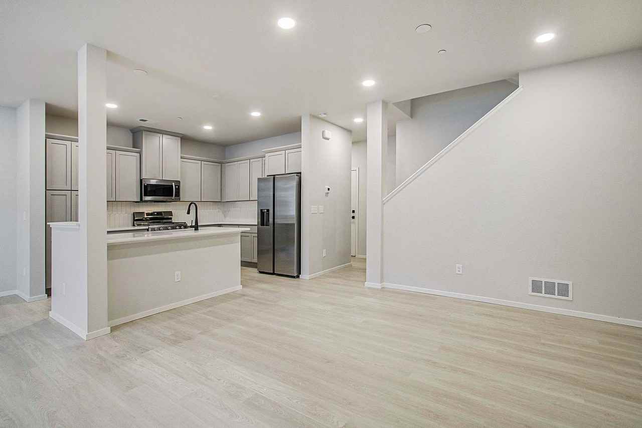 4860-4868 Denys Dr - Photo 2 of 22