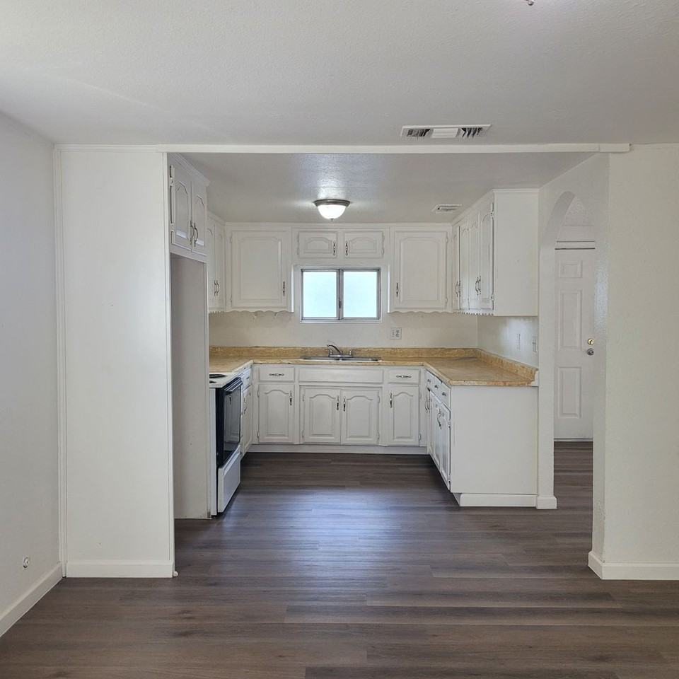 south645/647b - Photo 3 of 9