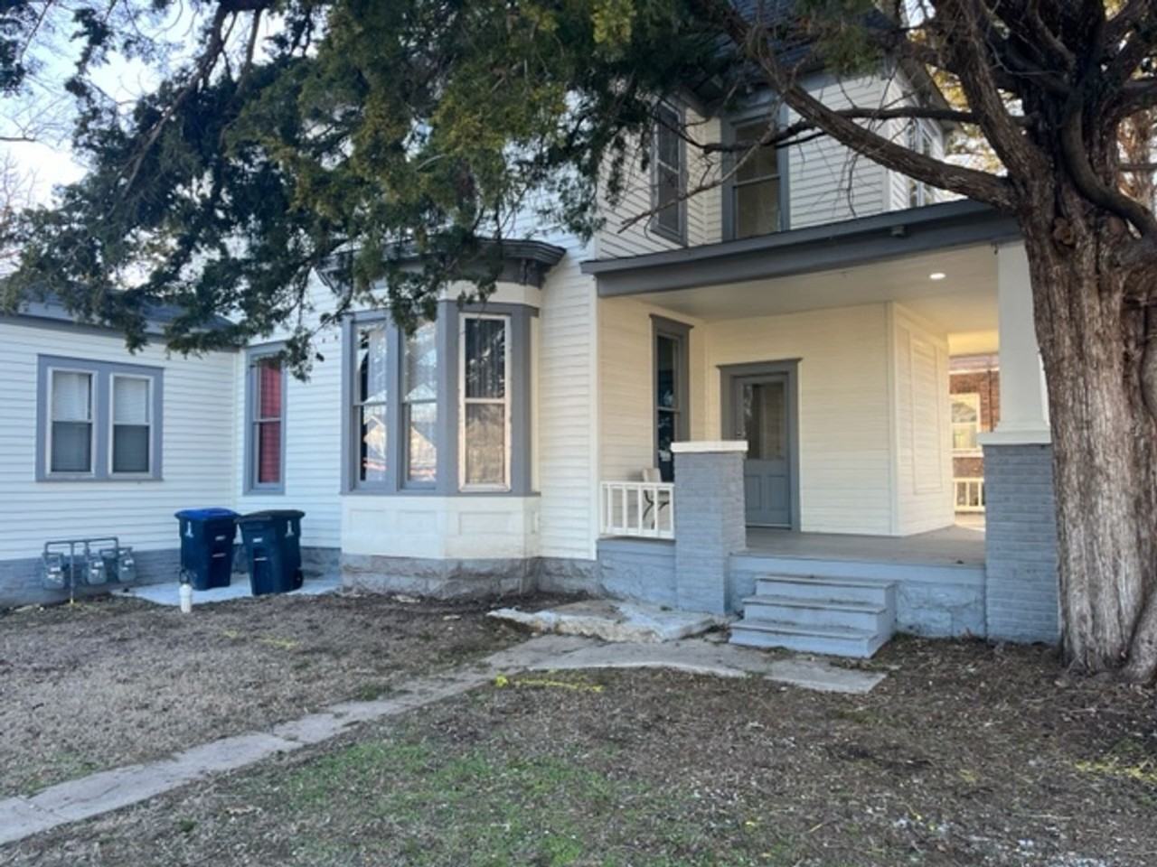 911 W Central Ave - Photo 2 of 27