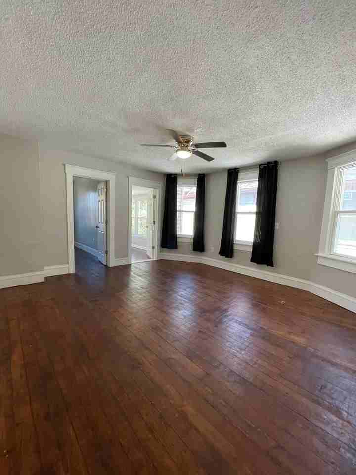 fs1927 Holmden Ave. - Photo 2 of 10