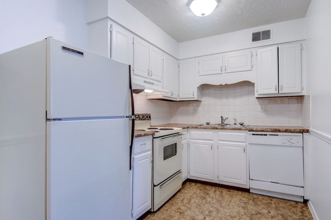 Lakewood Terrace - Photo 4 of 11