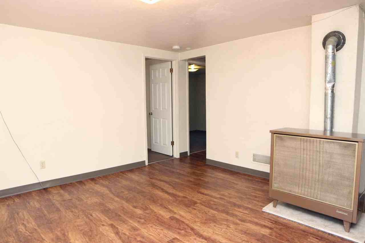 812 & 812 1/2 W. Myrtle Street - Photo 2 of 7