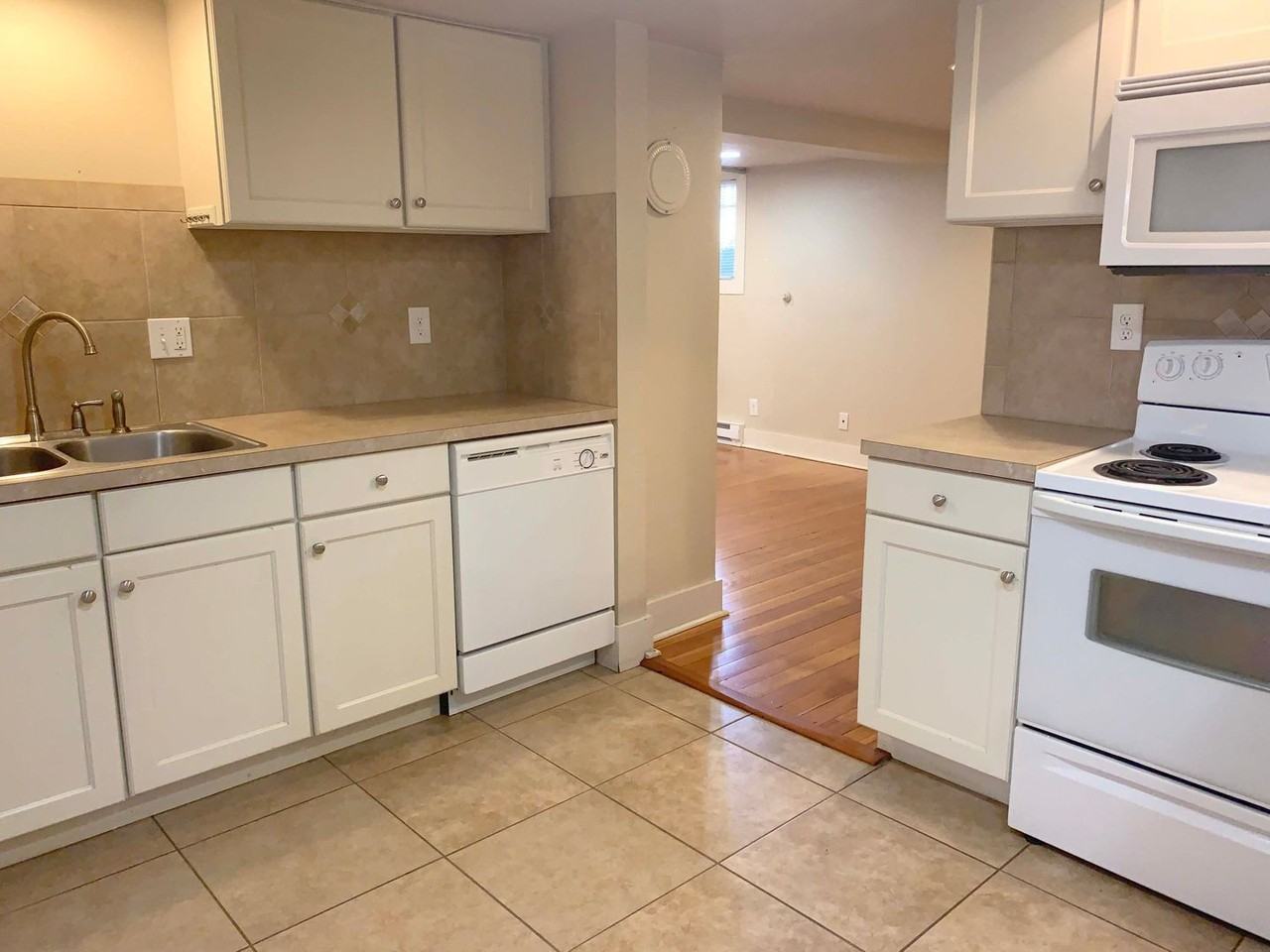 645 1/2 S Loomis Ave - Photo 2 of 10