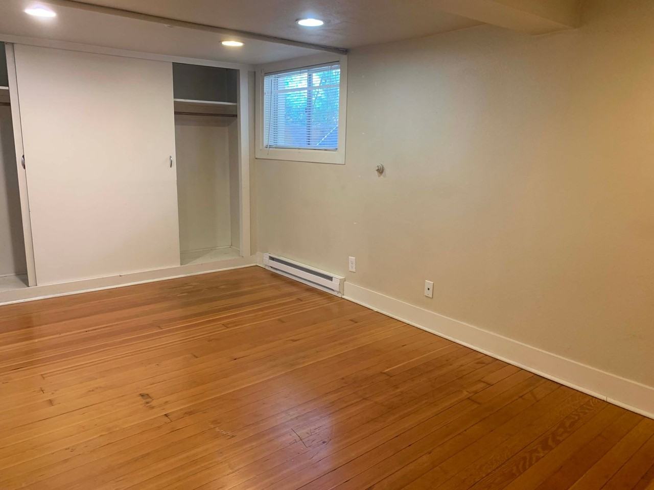 645 1/2 S Loomis Ave - Photo 3 of 10