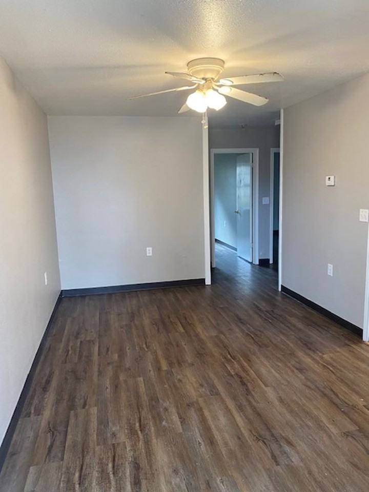 614 Benton - Photo 3 of 8