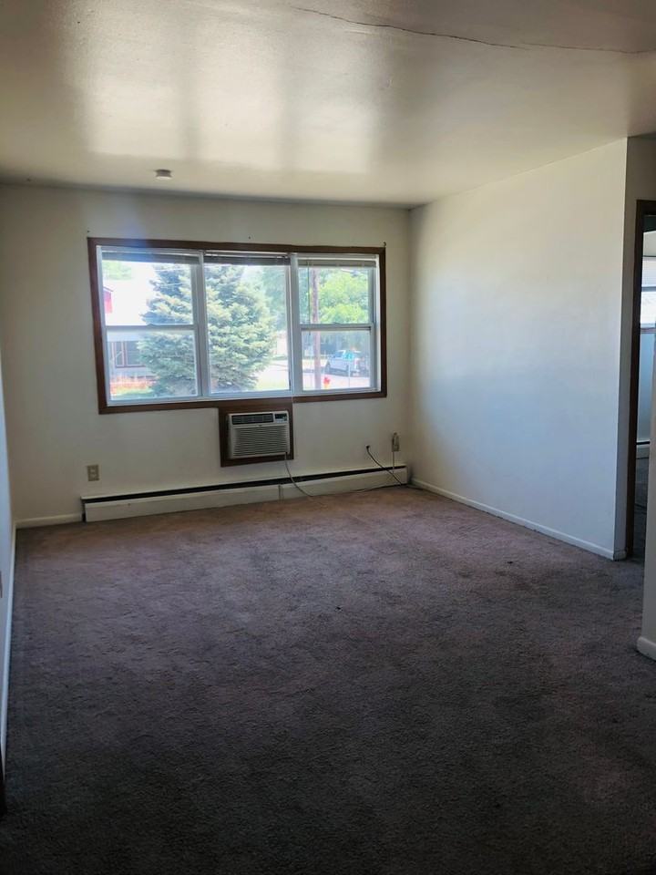 605 4th St NE - Photo 2 of 15
