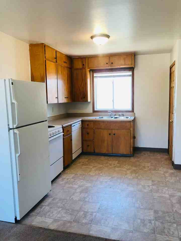 605 4th St NE - Photo 3 of 15