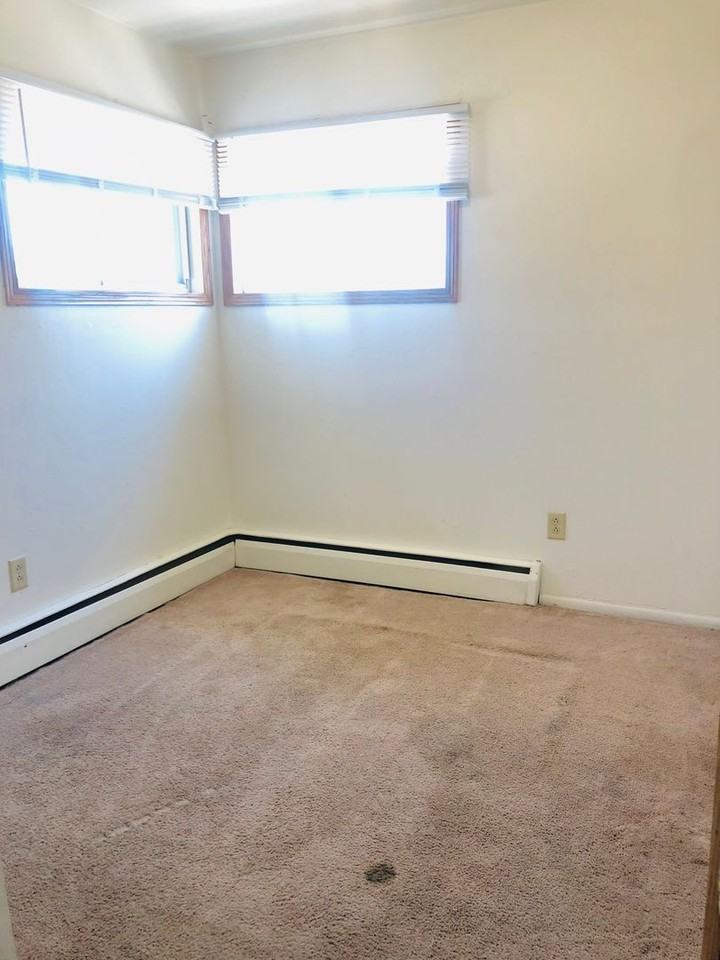 605 4th St NE - Photo 4 of 15