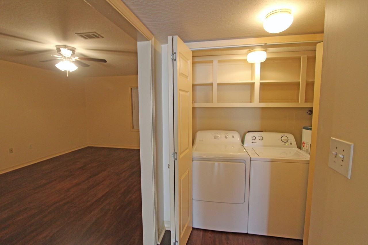 Stonewood Crossing Apartment Homes - Photo 6 of 31