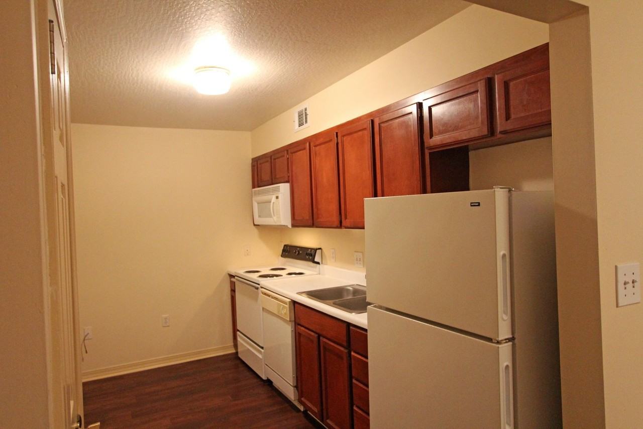 Stonewood Crossing Apartment Homes - Photo 7 of 31