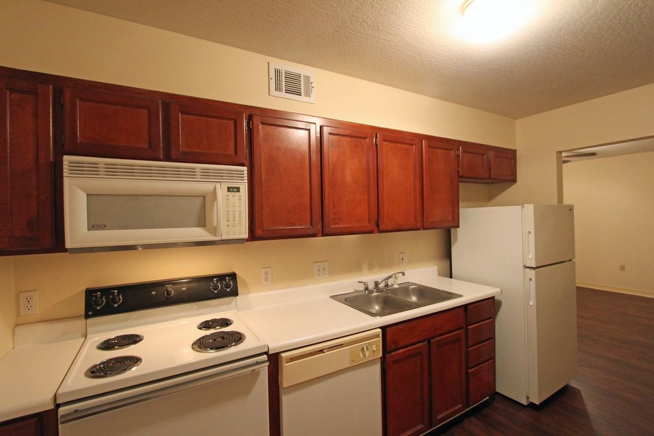 Stonewood Crossing Apartment Homes - Photo 7 of 31