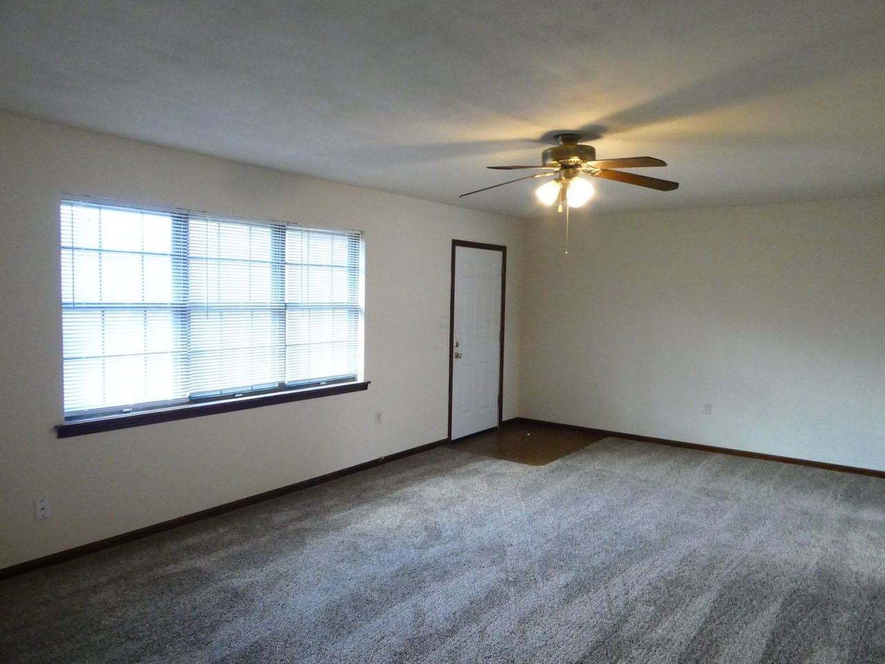 329-31 Maplegrove Way - Photo 2 of 17