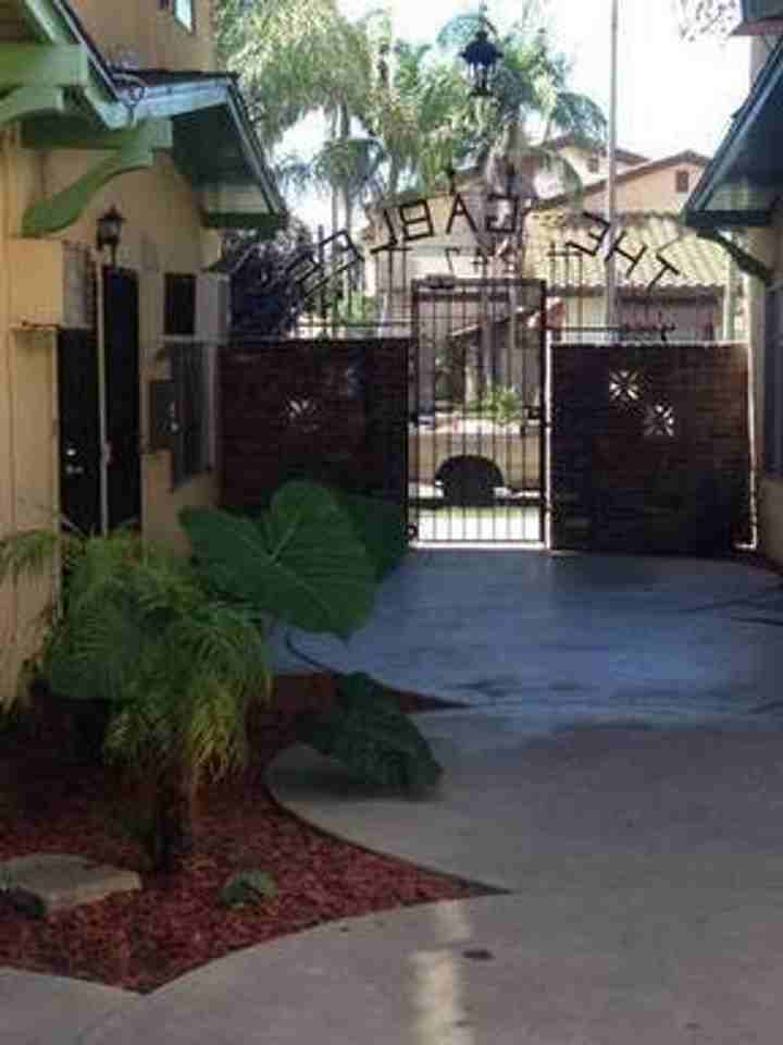 Hullett - Photo 3 of 37