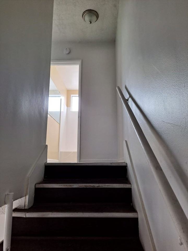 Hullett - Photo 5 of 37