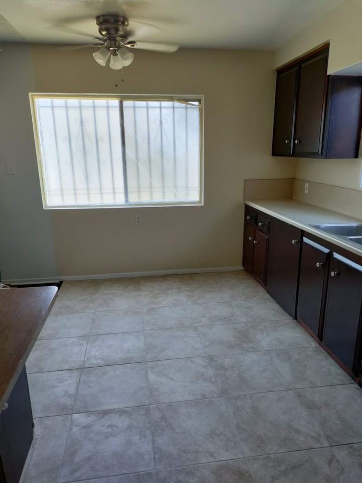 Hullett - Photo 7 of 37