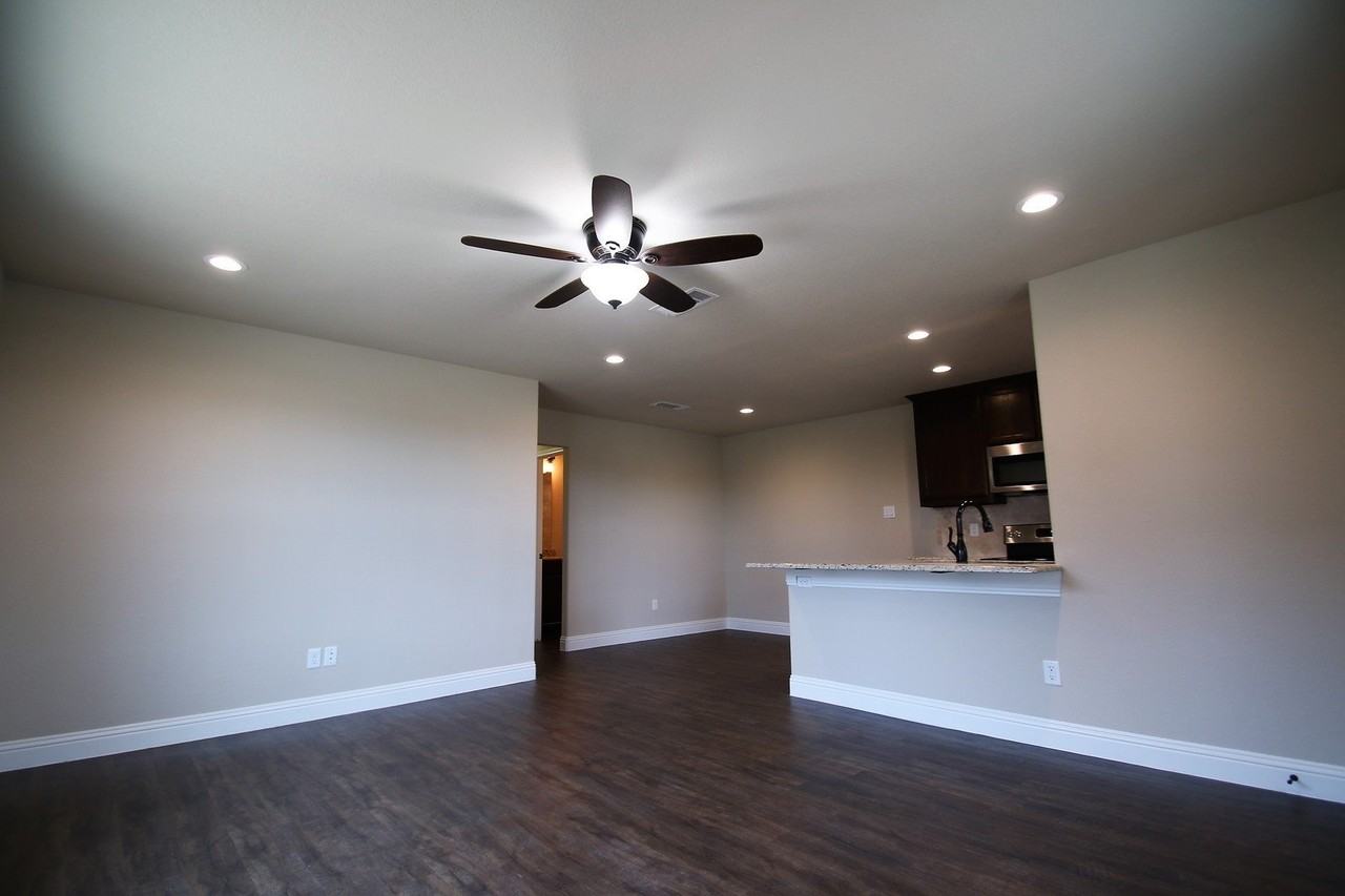 141-143 Crossbow Ct. - Photo 2 of 21