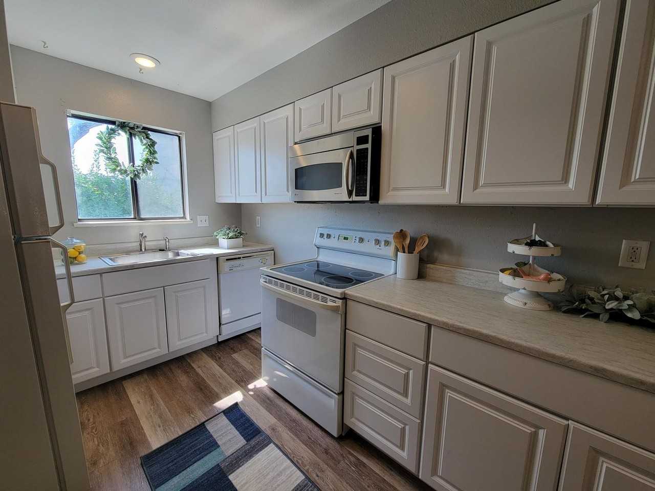 Updated, large 2 bedroom 1.5 bathroom apartment next to Riverbend park! - Photo 2 of 12