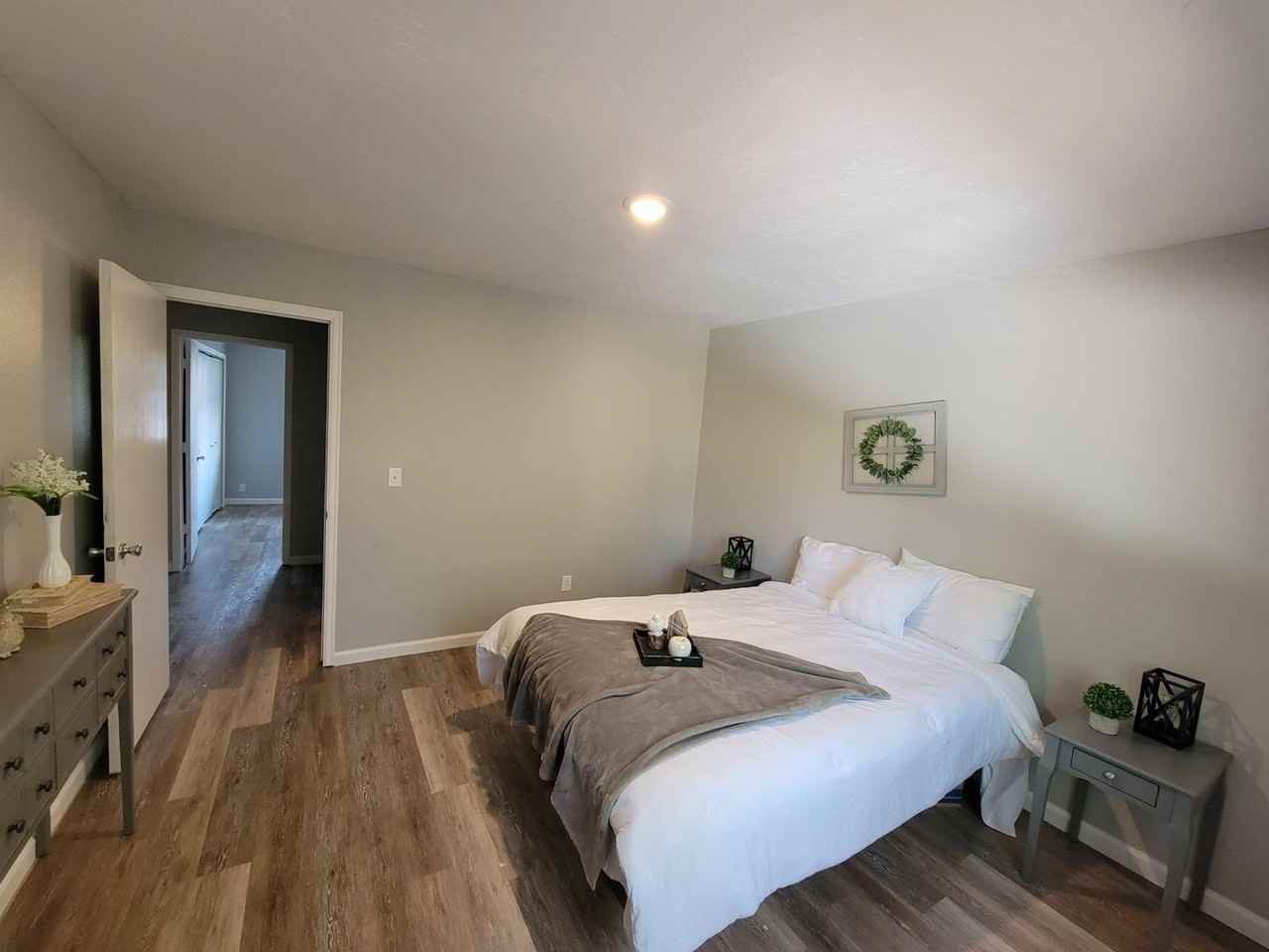 Updated, large 2 bedroom 1.5 bathroom apartment next to Riverbend park! - Photo 7 of 12