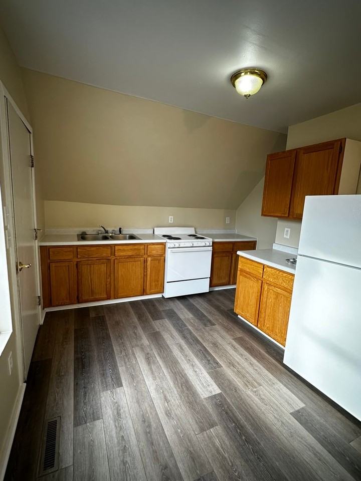 1207 3rd Ave South - Photo 2 of 9