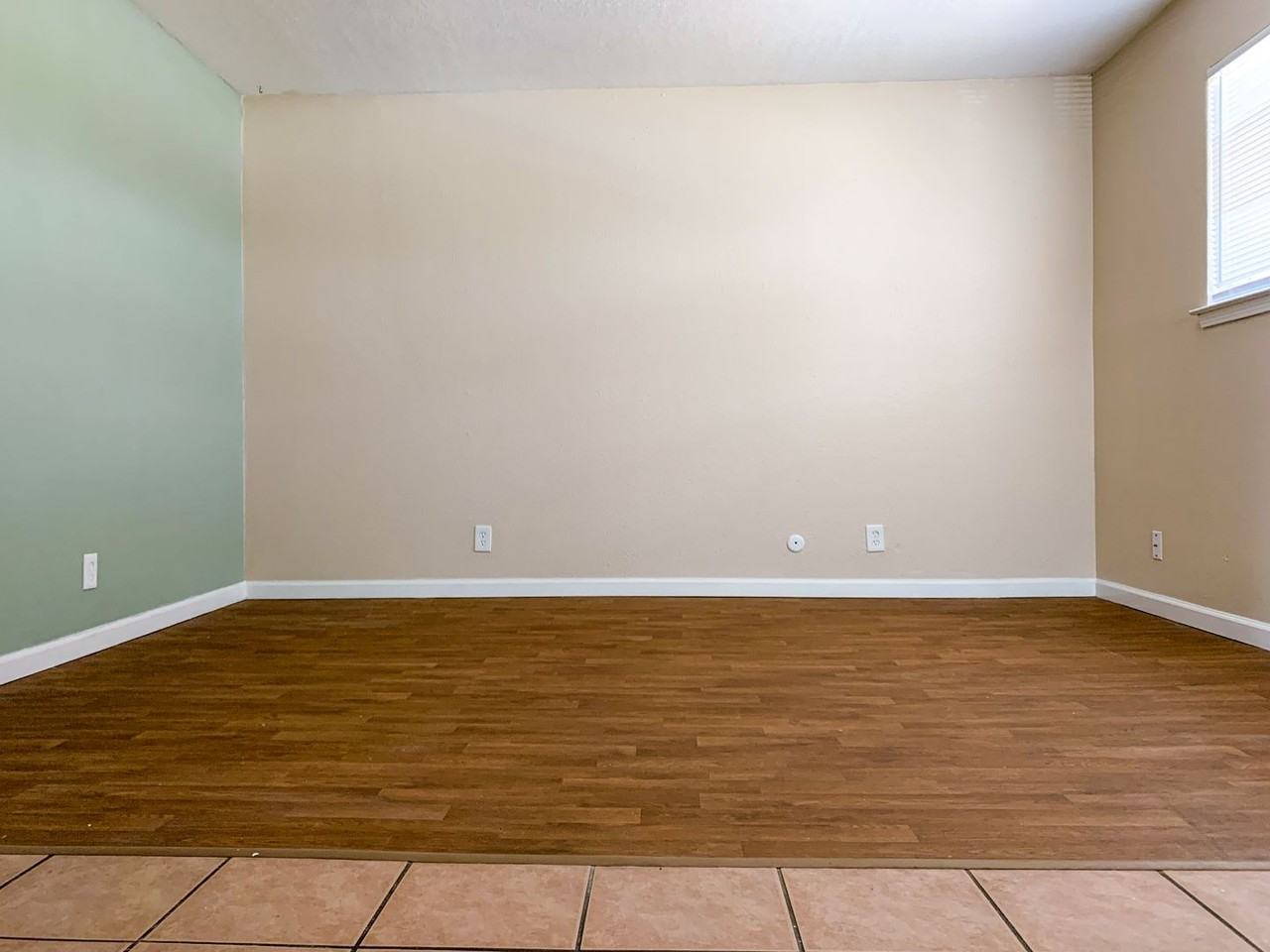 2 Bedroom Fourplex with Fireplace - Photo 5 of 38