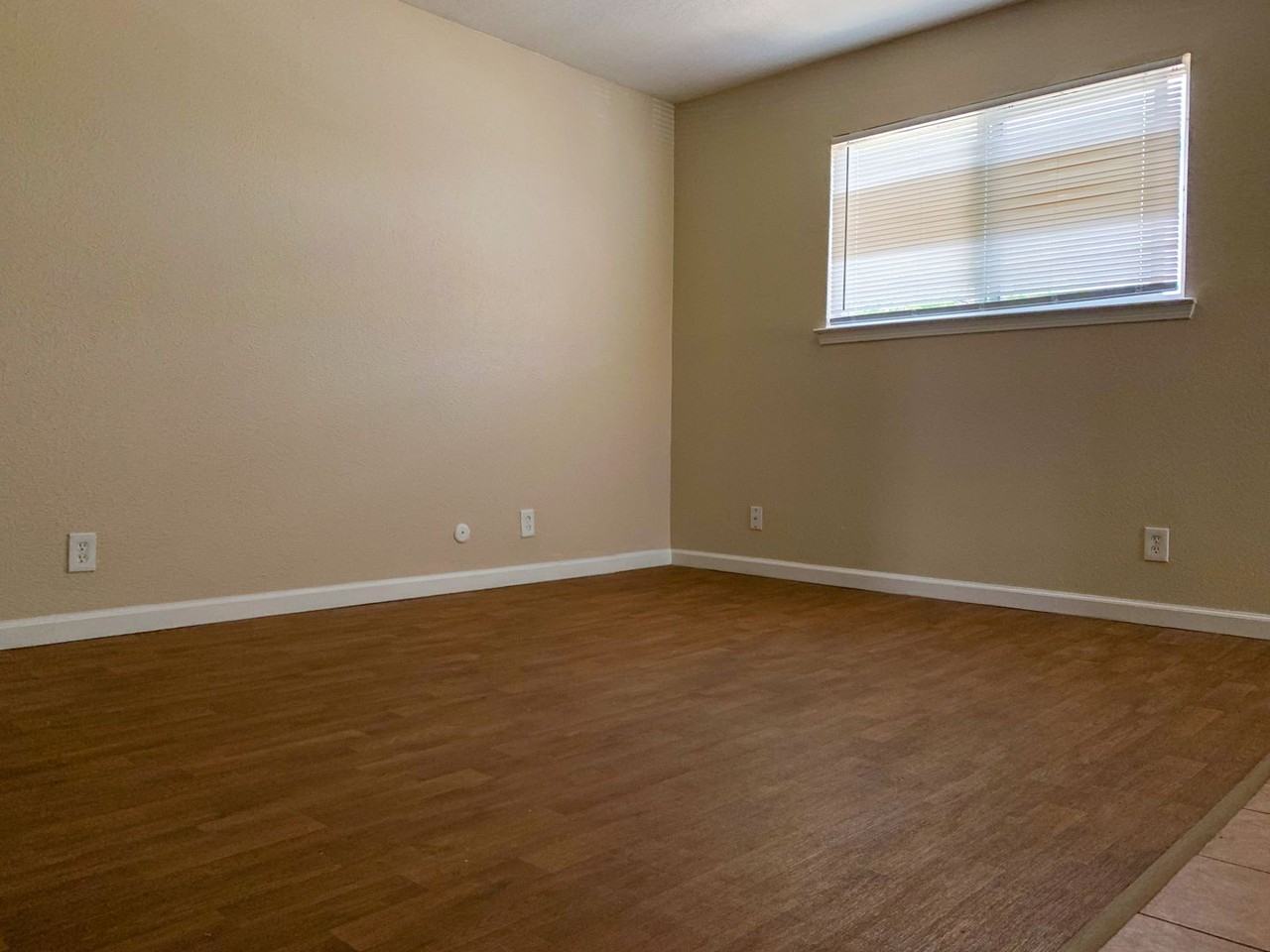 2 Bedroom Fourplex with Fireplace - Photo 6 of 38