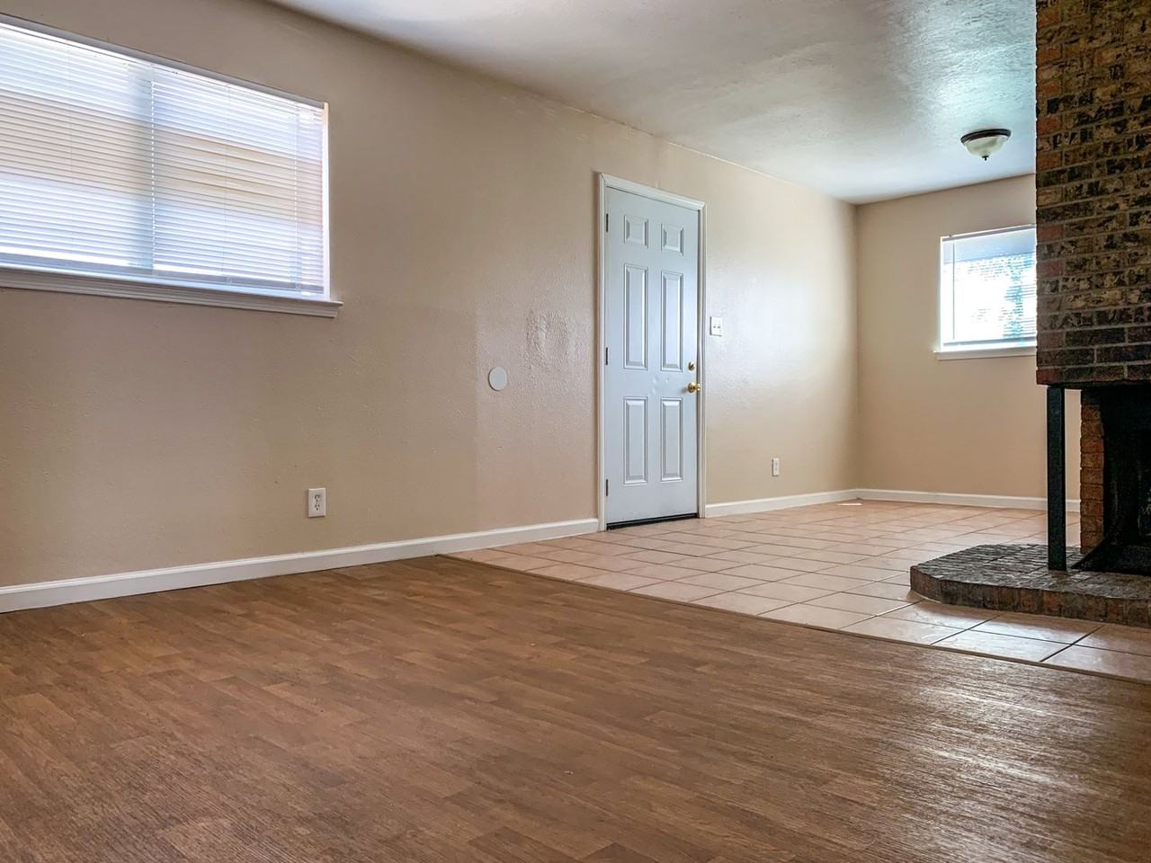 2 Bedroom Fourplex with Fireplace - Photo 7 of 38