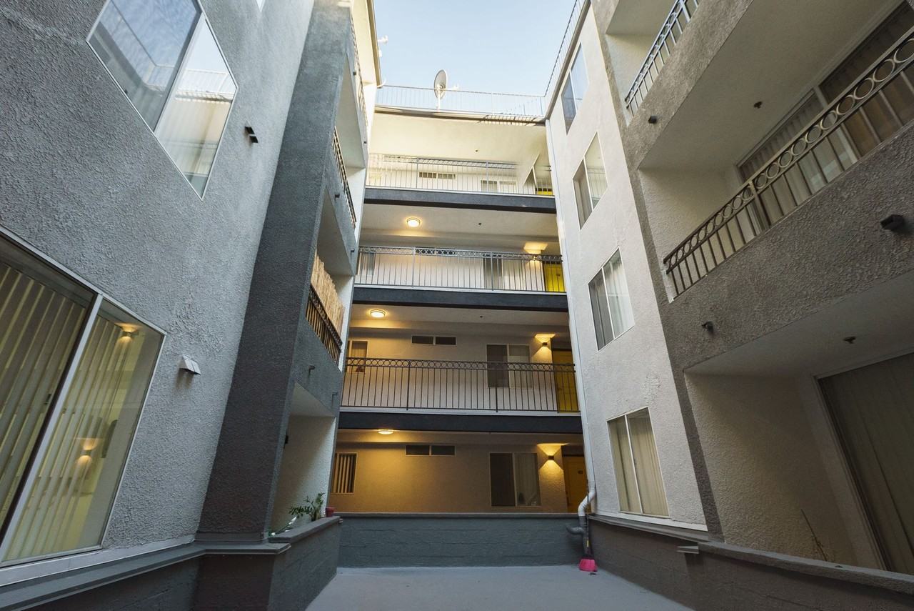 310 South Virgil Ave - Photo 7 of 8