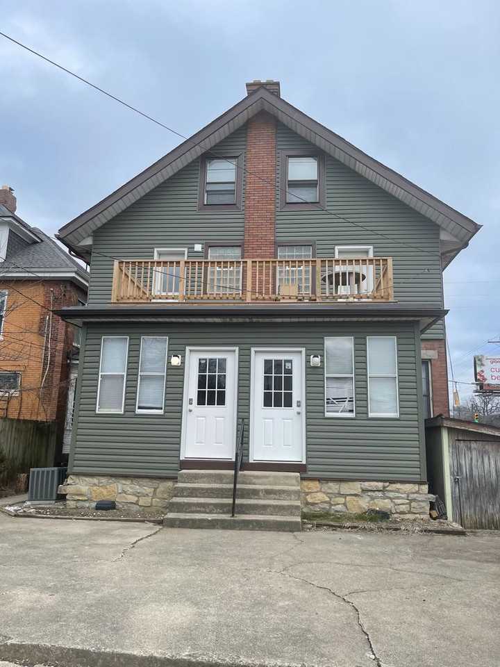 2531 Summit St. - Photo 2 of 4