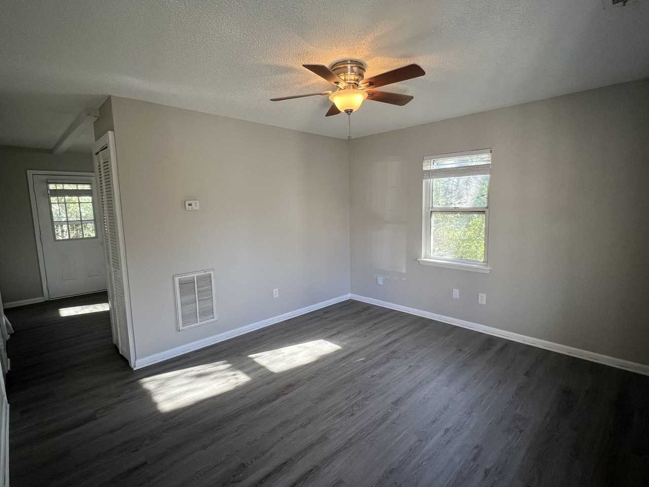 ELLG715 - Photo 3 of 8