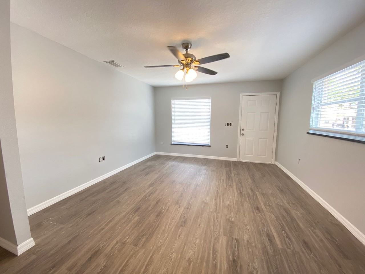 Ringling-Stevenson - Photo 3 of 8