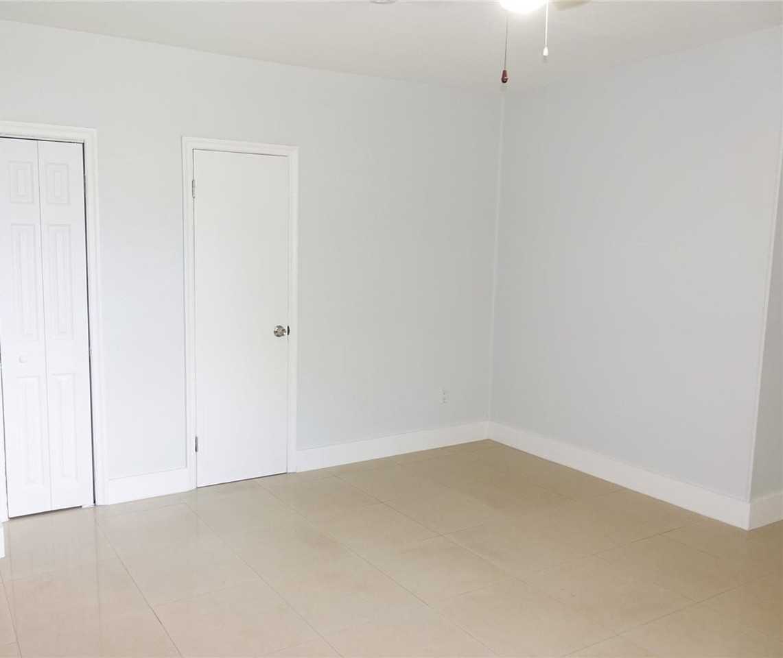 7535 NW 4 CT - Photo 3 of 7