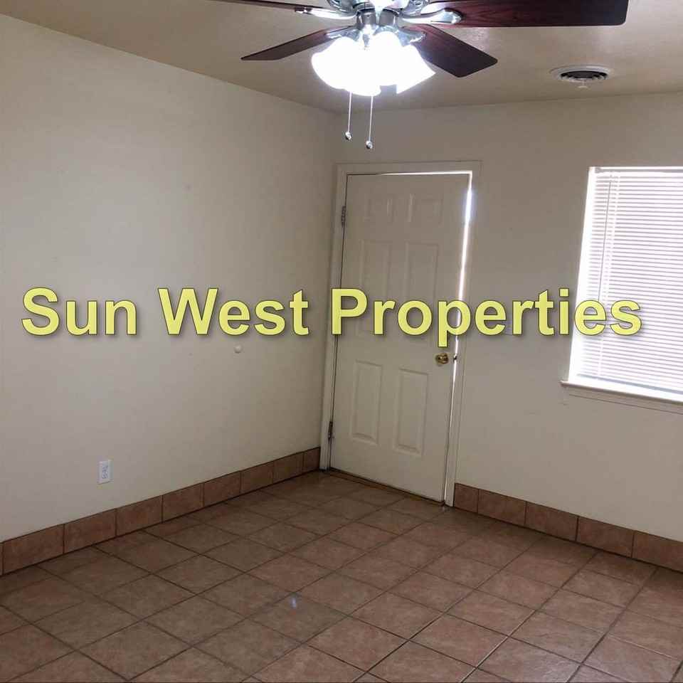 Vine Ave. N. 820 - Photo 3 of 21