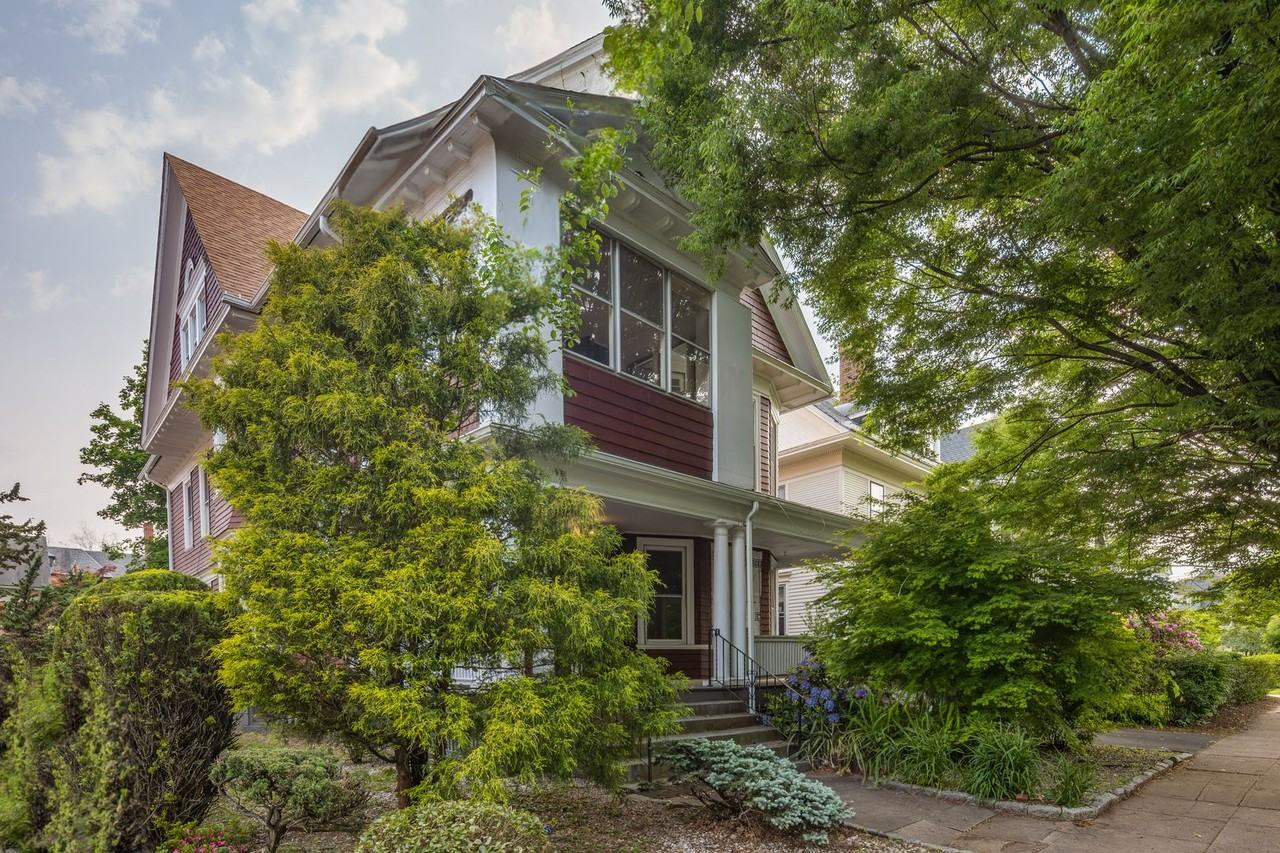 318 Willow St - Photo 3 of 33