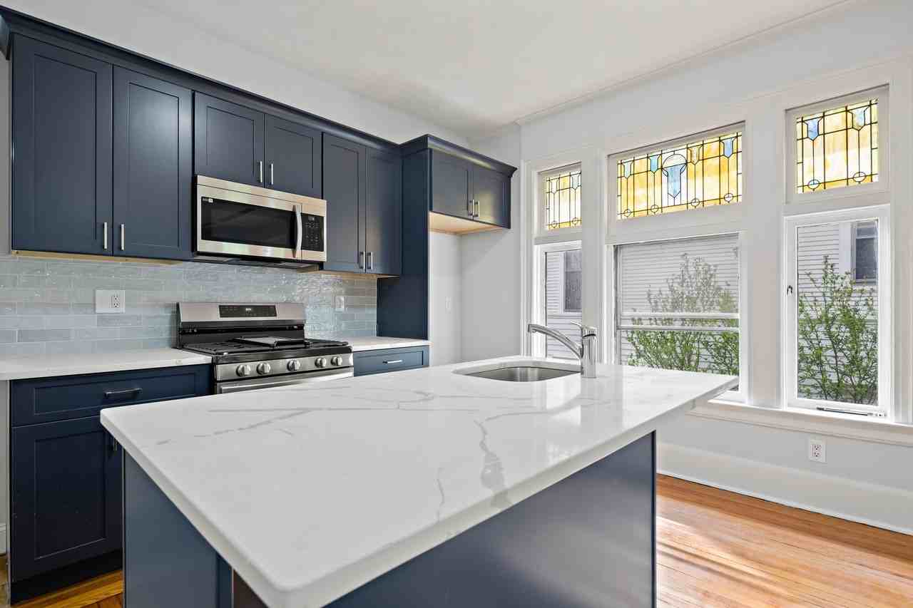 318 Willow St - Photo 6 of 33