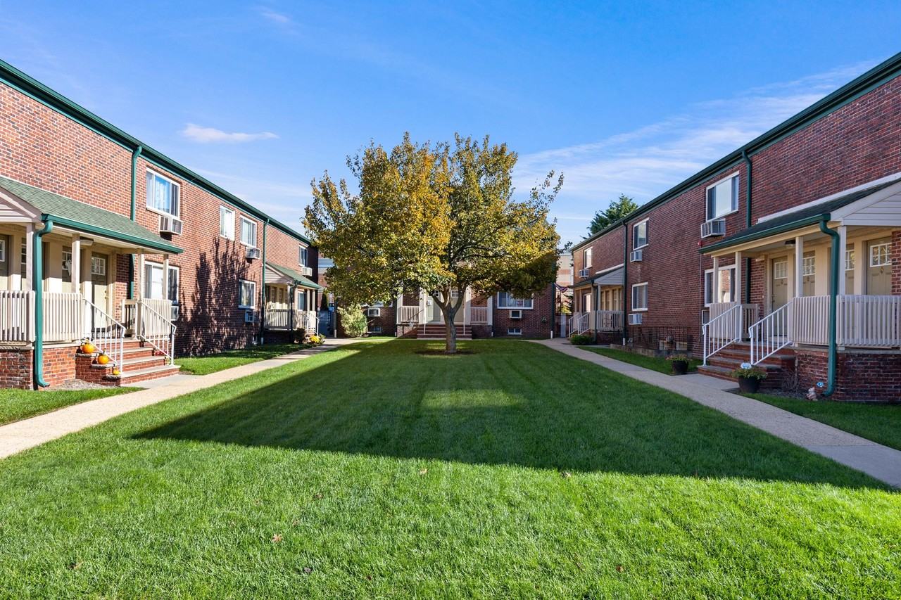 Ridge Court Gardens - Photo 3 of 14