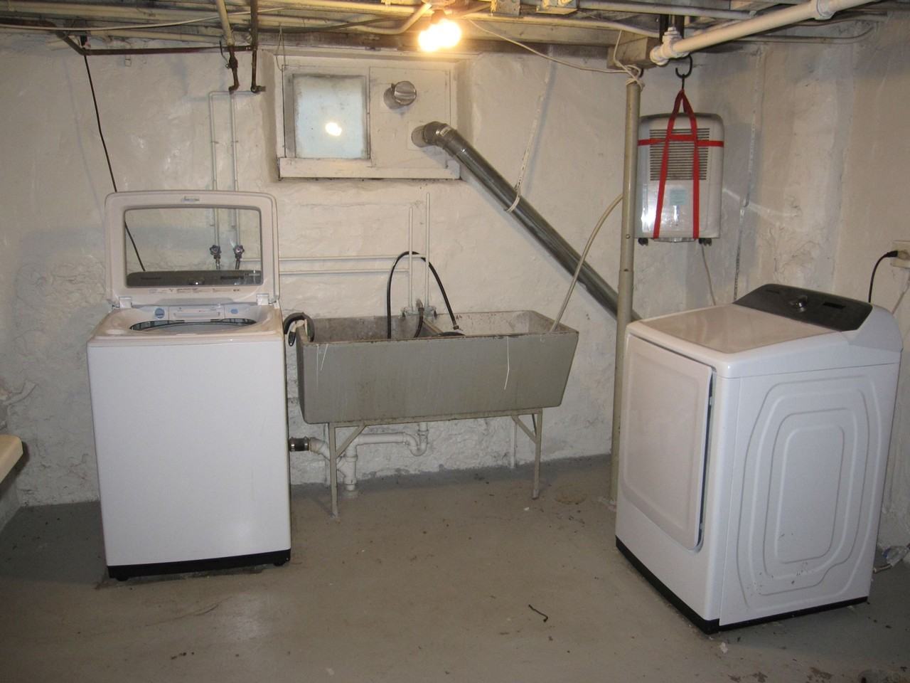 Hendee - Photo 2 of 2