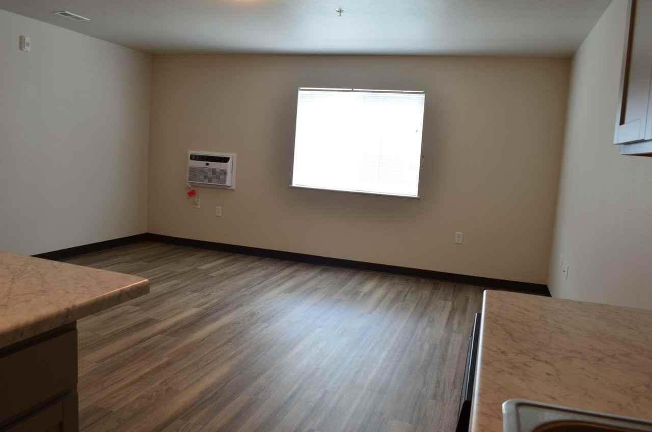 Park West apartments - Photo 3 of 7