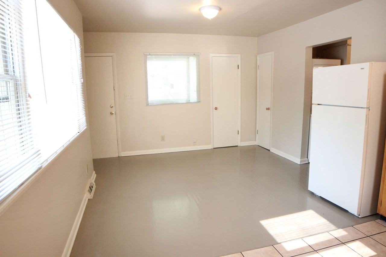 640 & 640 1/2 S. Meldrum Street - Photo 2 of 9