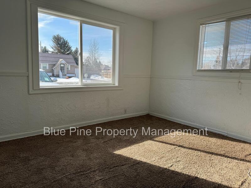 631 College St - Photo 4 of 13