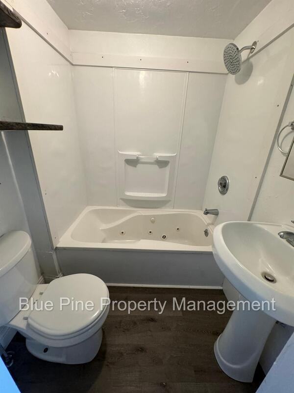 631 College St - Photo 6 of 13