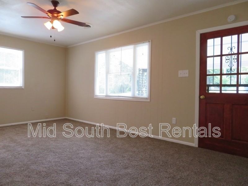 1008 Creston Ave - Photo 2 of 7