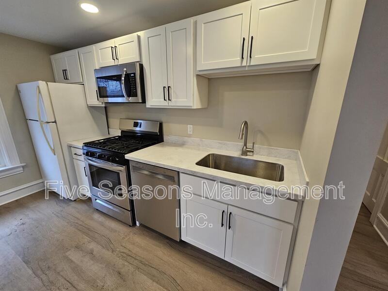 98 N Champlain St - Photo 2 of 15