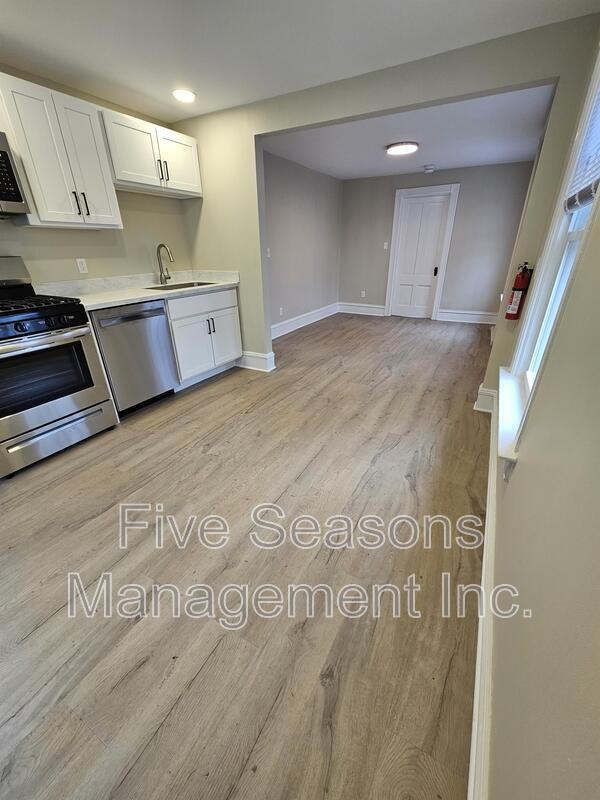 98 N Champlain St - Photo 3 of 15