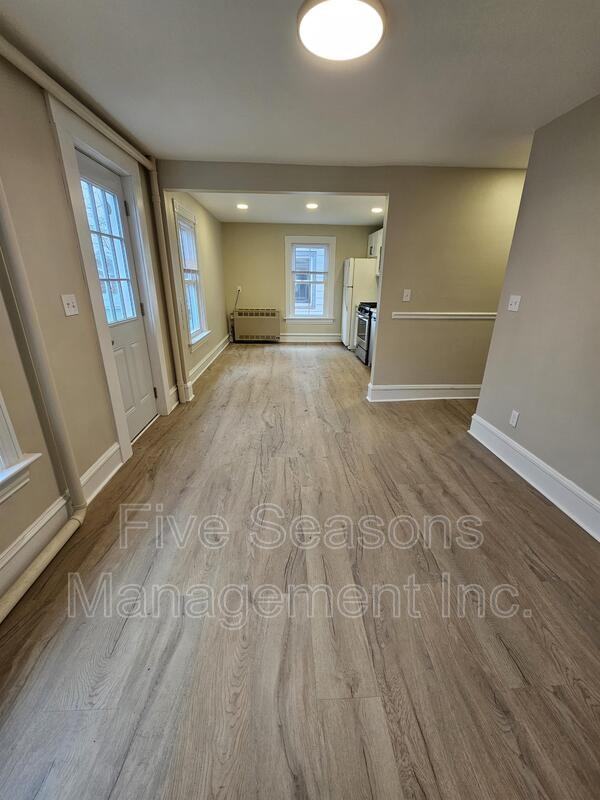 98 N Champlain St - Photo 4 of 15