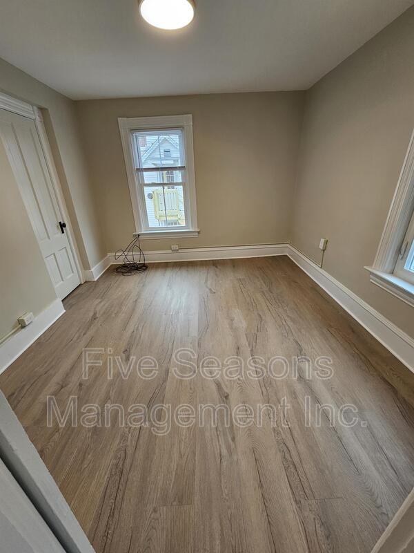 98 N Champlain St - Photo 5 of 15