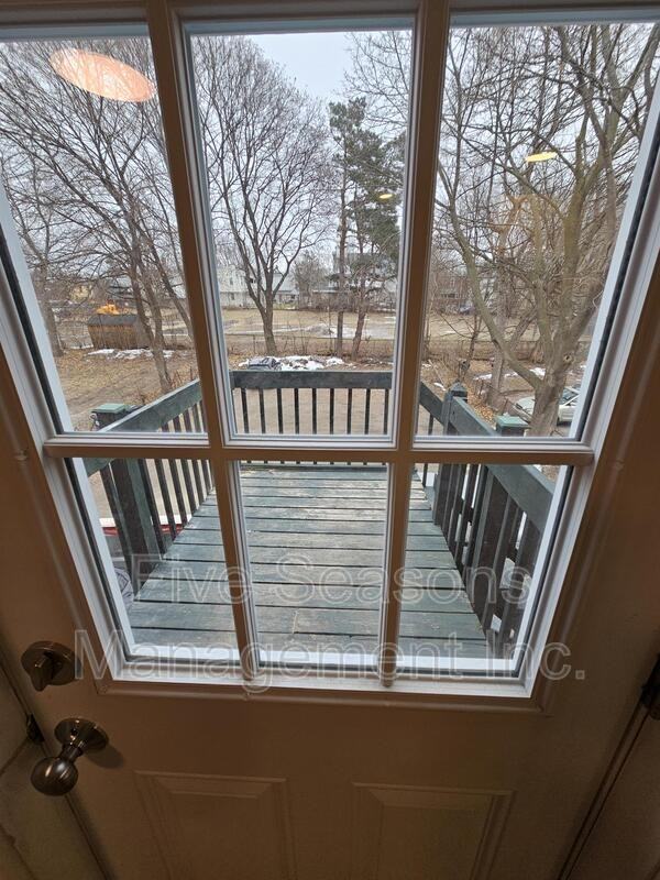 98 N Champlain St - Photo 7 of 15