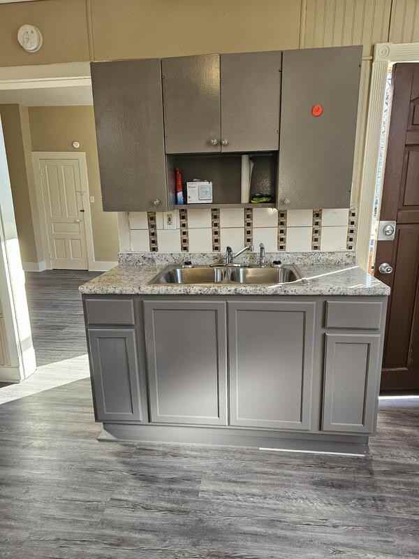 310 E 15th St - Photo 2 of 8