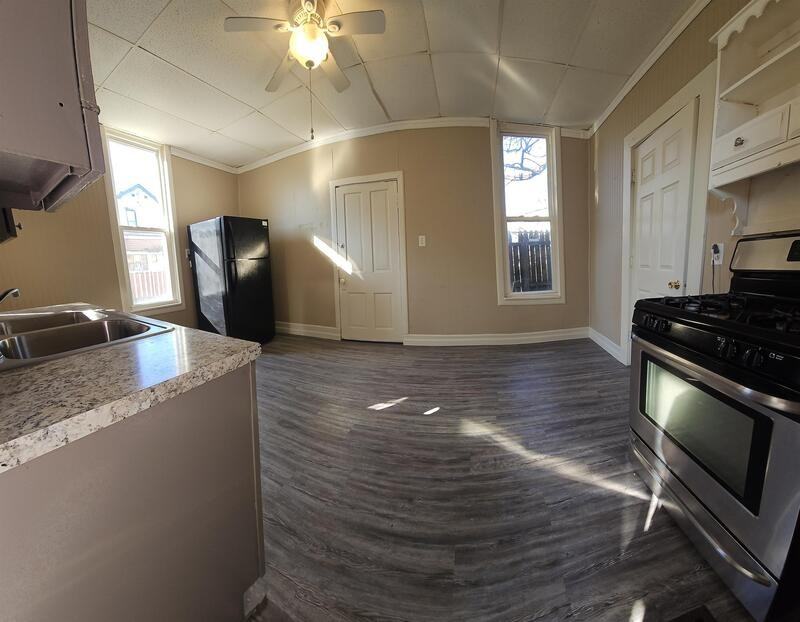 310 E 15th St - Photo 3 of 8